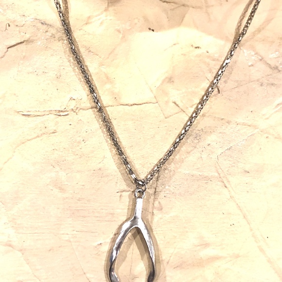 3/$32 VTG 90s Unisex Silver Tone 1.5" L Wishbone Pendant on 18" Necklace Chain - Picture 4 of 12